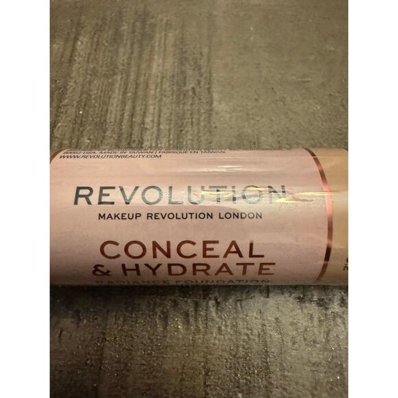 Revolution London Conceal & Hydrate Radiance Foundation Shade F0.2, 0.7 Fl. Oz - Picture 2 of 6